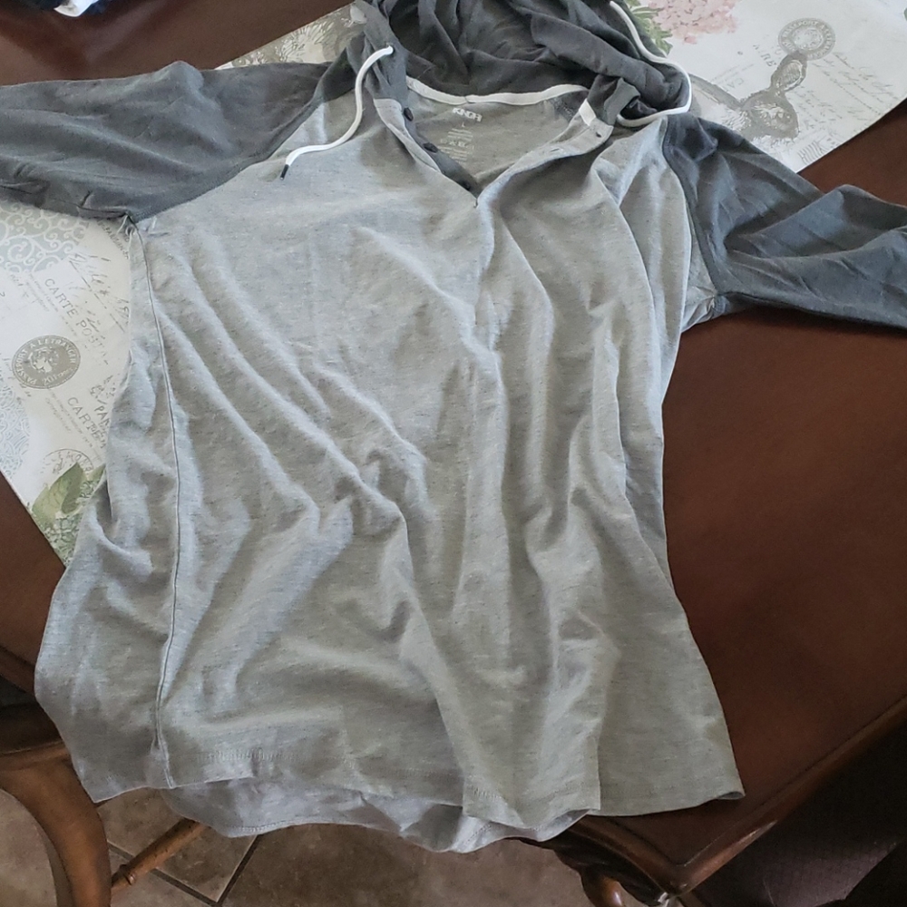 NWOT Raglan longsleeve shirt with Hoodie US Large